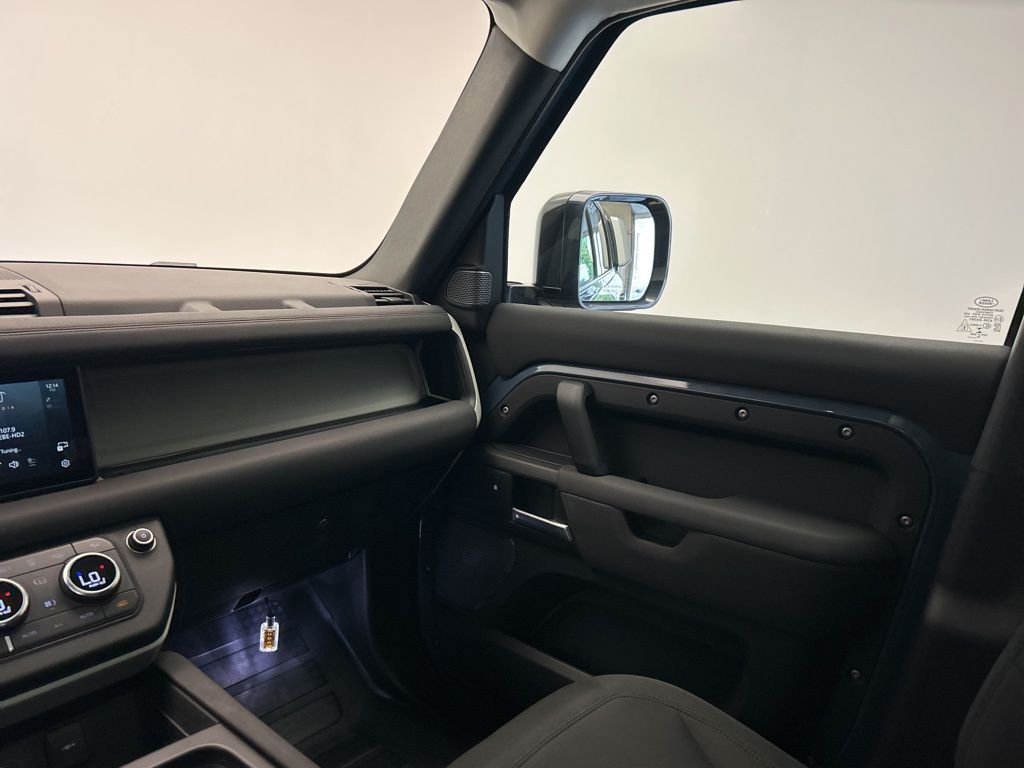 Thumbnail: 2020 Land Rover Defender - 24