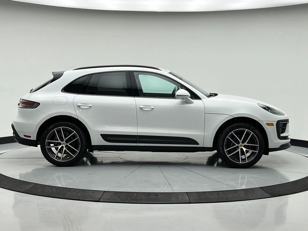 Thumbnail: 2025 Porsche Macan - 8