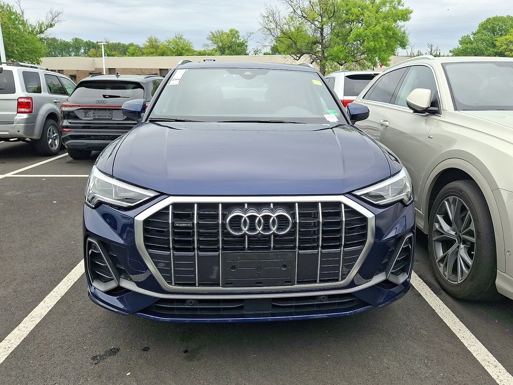 Thumbnail: 2025 Audi Q3 - 2