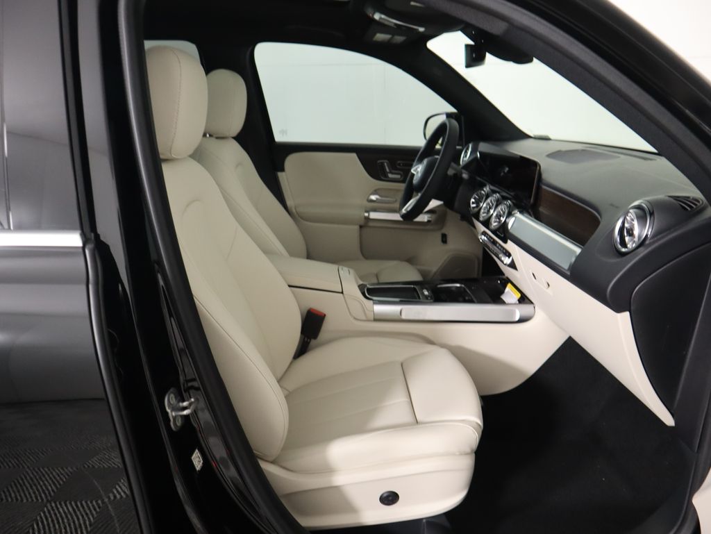 Thumbnail: 2026 Mercedes-Benz GLB - 21