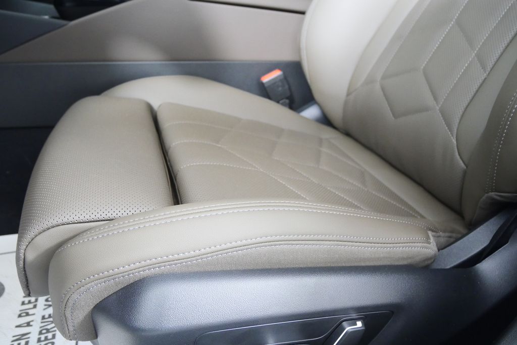 Thumbnail: 2026 BMW i5 - 10