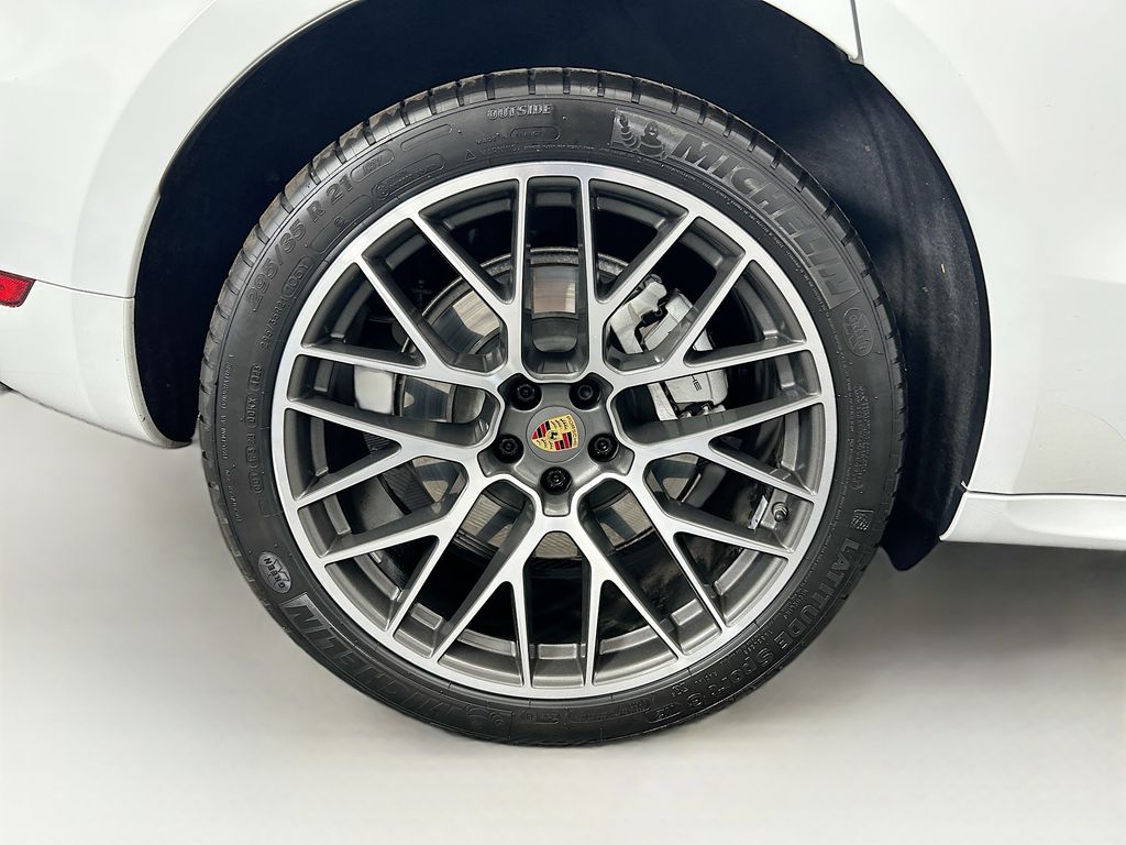 Thumbnail: 2021 Porsche Macan - 32