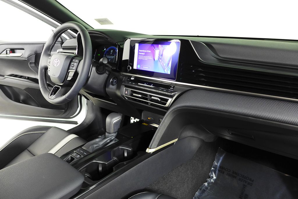 2025 Toyota Camry SE 13