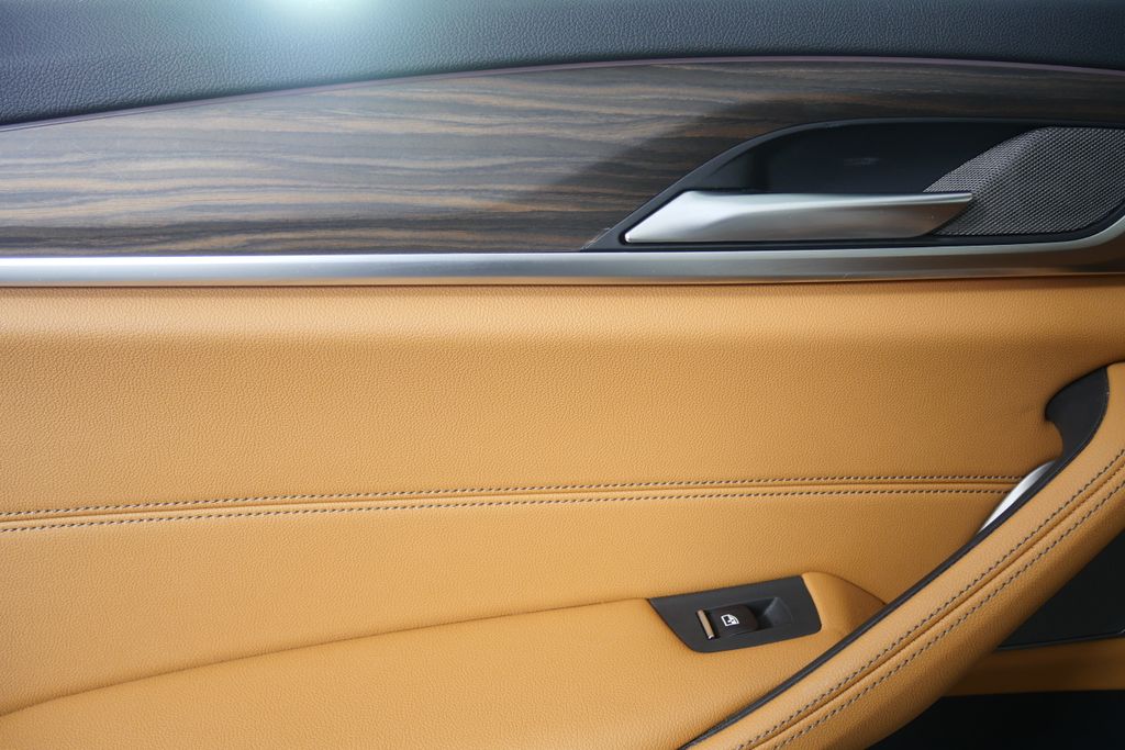 Thumbnail: 2023 BMW 5 Series - 12