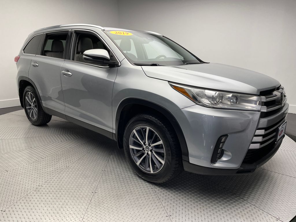 Thumbnail: 2019 Toyota Highlander - 3