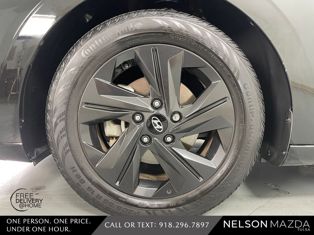 Used 2022 Black Hyundai SEL image 11