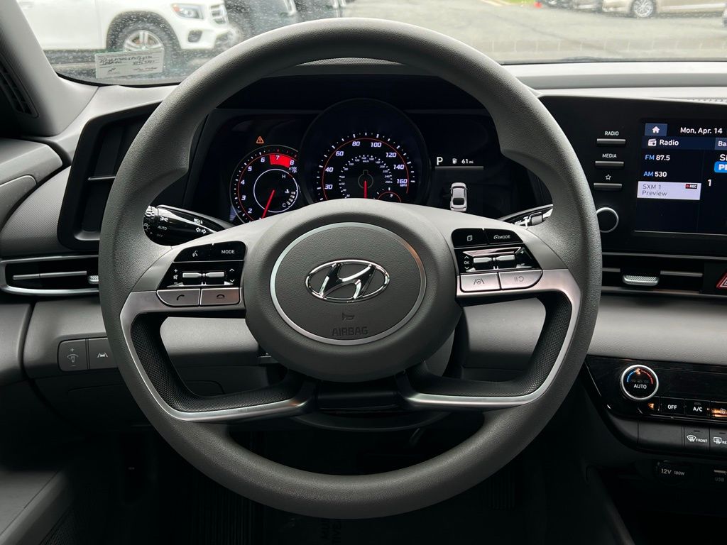 2023 Hyundai Elantra SEL photo