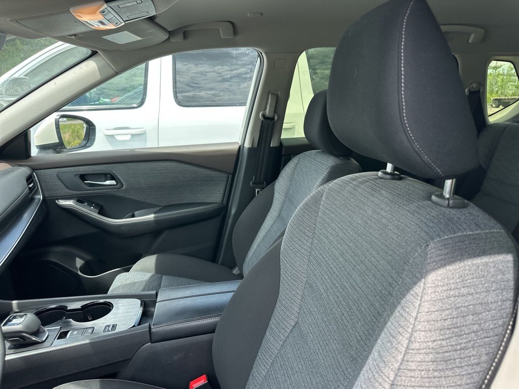 2023 Pearl White Tricoat Nissan Rogue SV FWD SUV