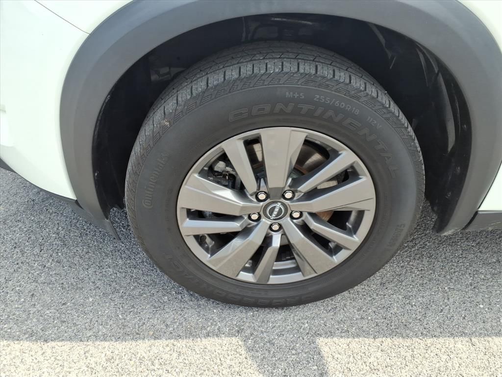 Used 2023 White Nissan S image 10