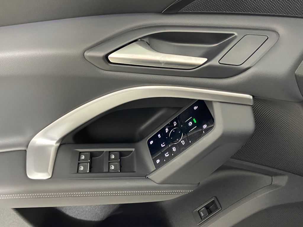 Thumbnail: 2025 Audi Q5 - 25