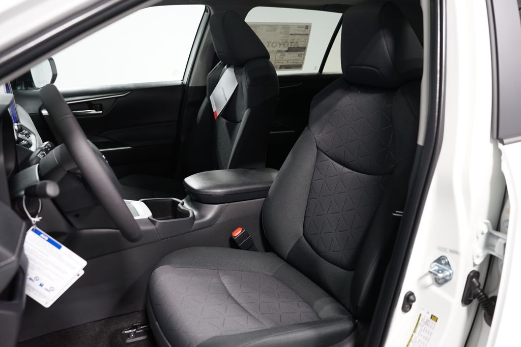 Thumbnail: 2025 Toyota RAV4 - 27