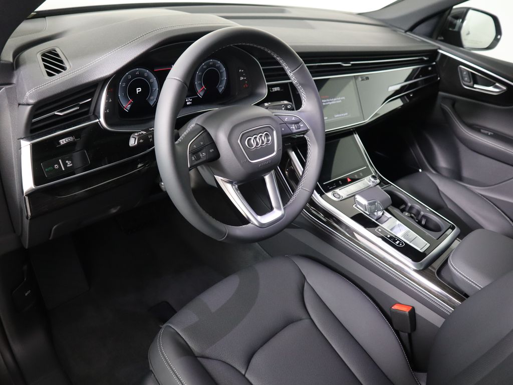 Thumbnail: 2026 Audi Q8 - 10