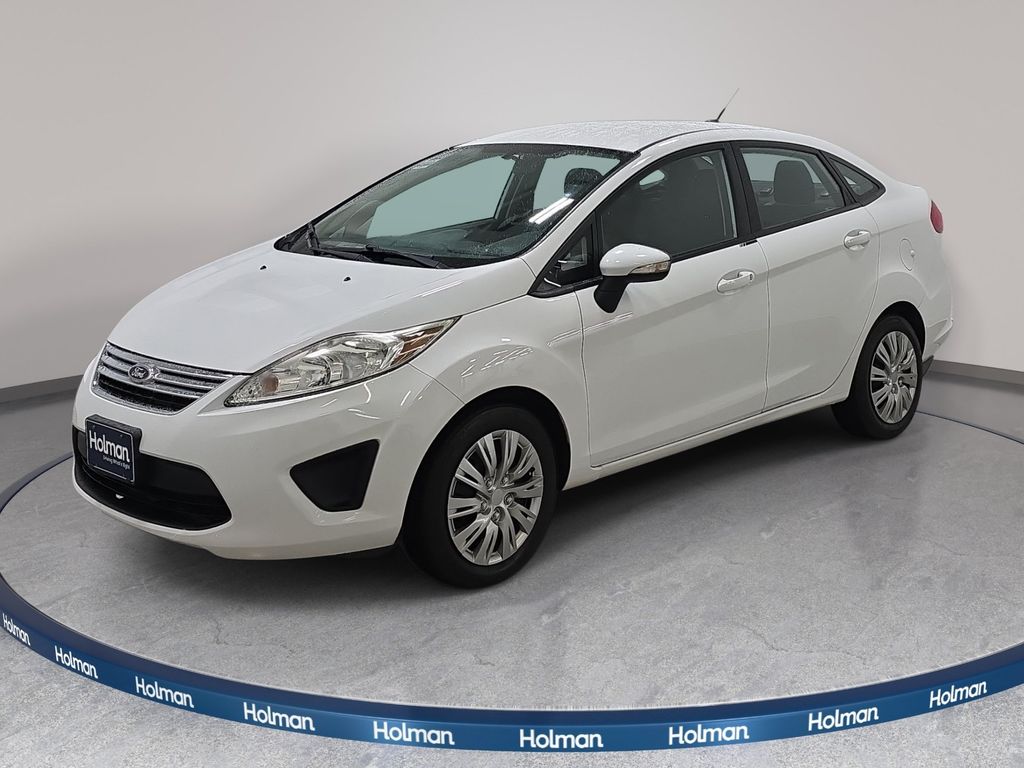 Oxford White 2013 Ford Fiesta Sedan Front-Wheel Drive 6-Speed Automatic
