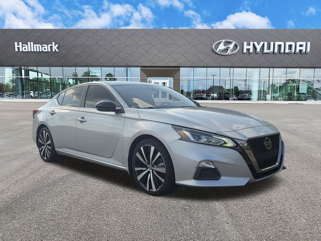 Brilliant Silver Metallic 2020 Nissan Altima Sedan Front-Wheel Drive Continuously Variable Transmission