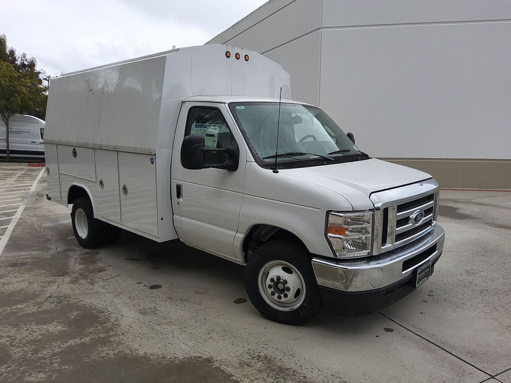 2025 Ford E-Series E-350 SD