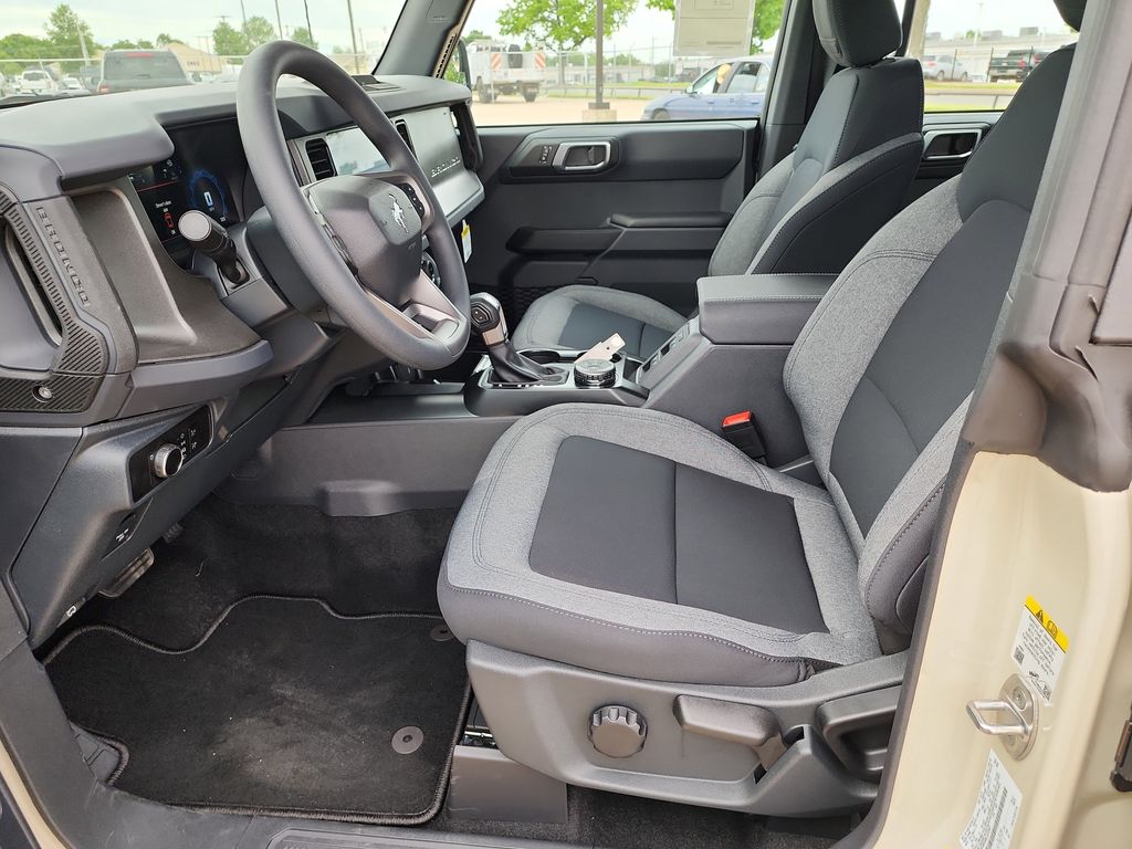 2025 Ford Bronco photo