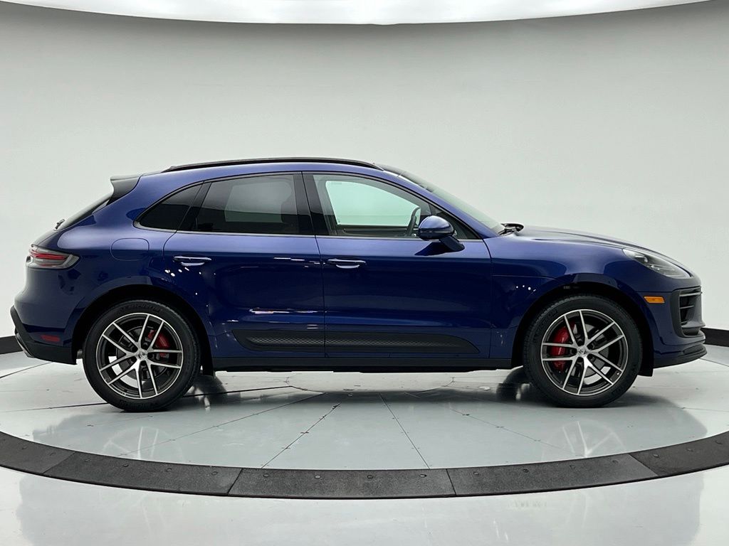 Thumbnail: 2026 Porsche Macan - 8