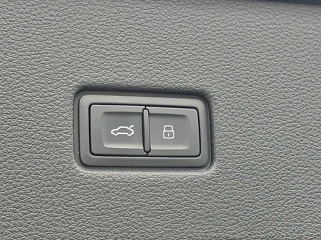 Thumbnail: 2026 Audi RS Q8 - 29