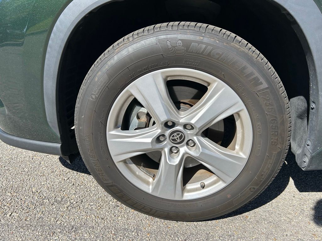 Thumbnail: 2023 Toyota Highlander - 9