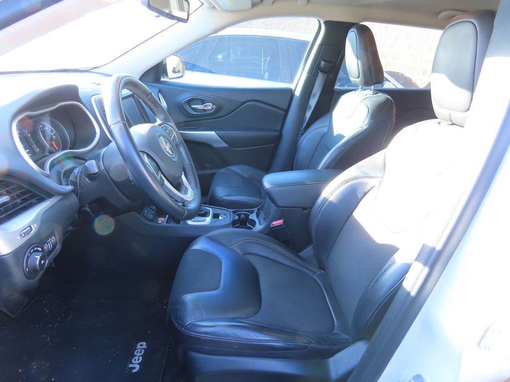 Thumbnail: 2018 Jeep Cherokee - 10