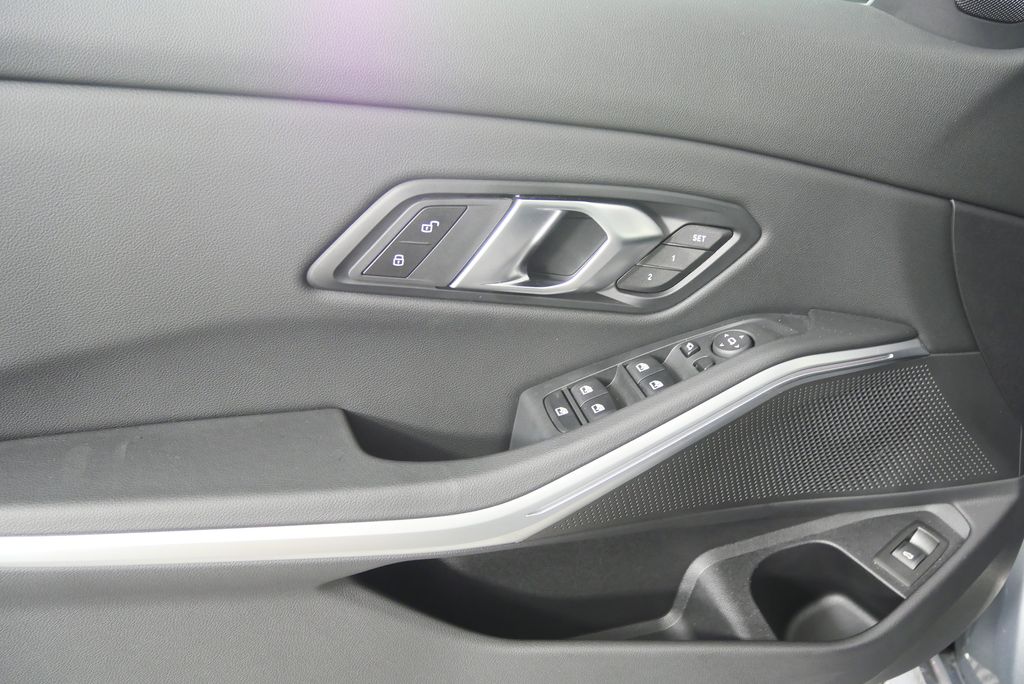Thumbnail: 2024 BMW 3 Series - 9