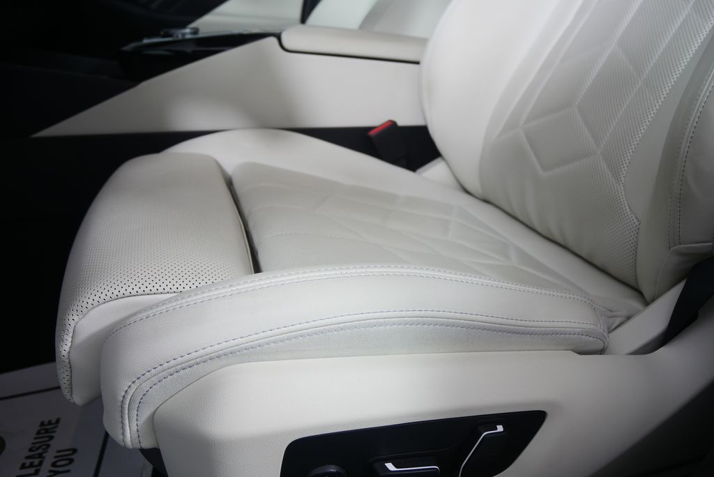 Thumbnail: 2025 BMW 5 Series - 9