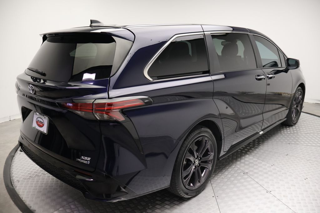 Thumbnail: 2024 Toyota Sienna - 8