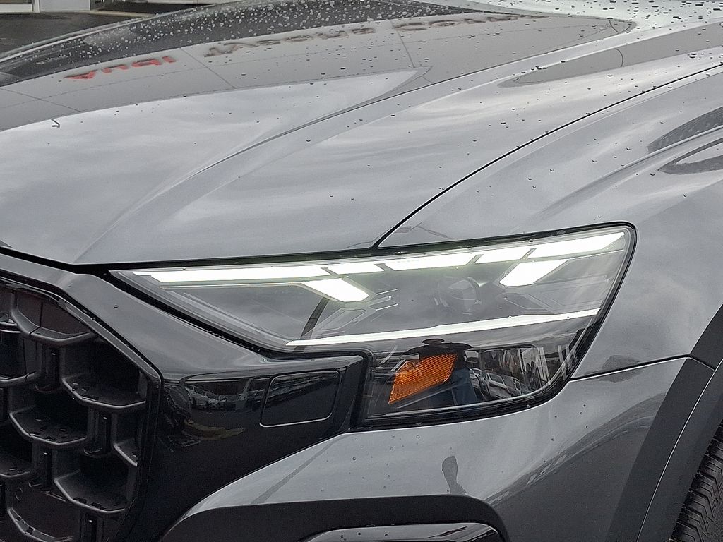 Thumbnail: 2026 Audi Q8 - 6