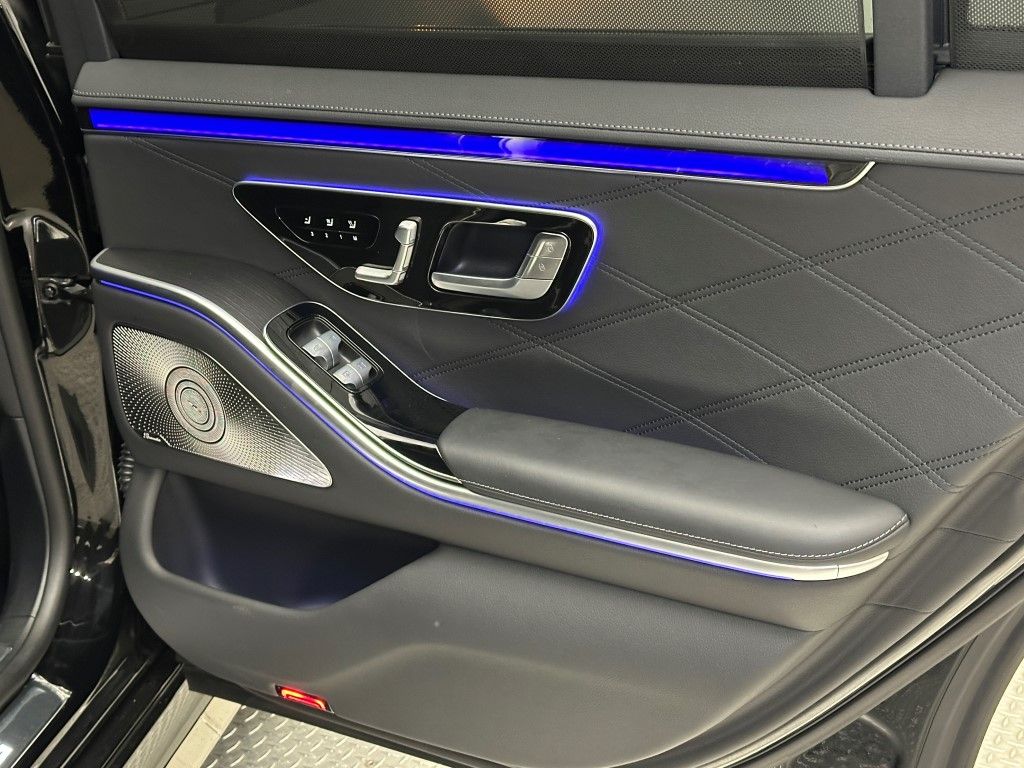 Thumbnail: 2025 Mercedes-Benz S-Class - 20