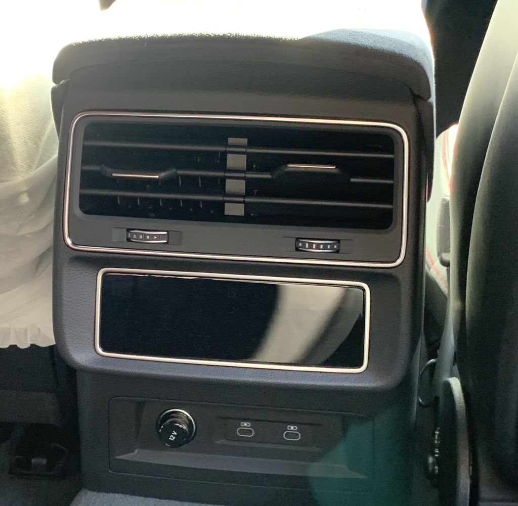 Thumbnail: 2026 Audi RS Q8 - 11