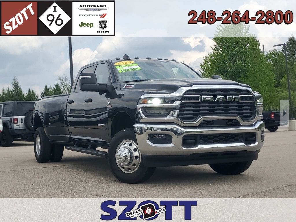 Diamond Black Crystal Pearlcoat 2025 RAM 3500 Big Horn Crew Cab LB DRW 4WD Pickup Truck Four-Wheel Drive 8-Speed Automatic