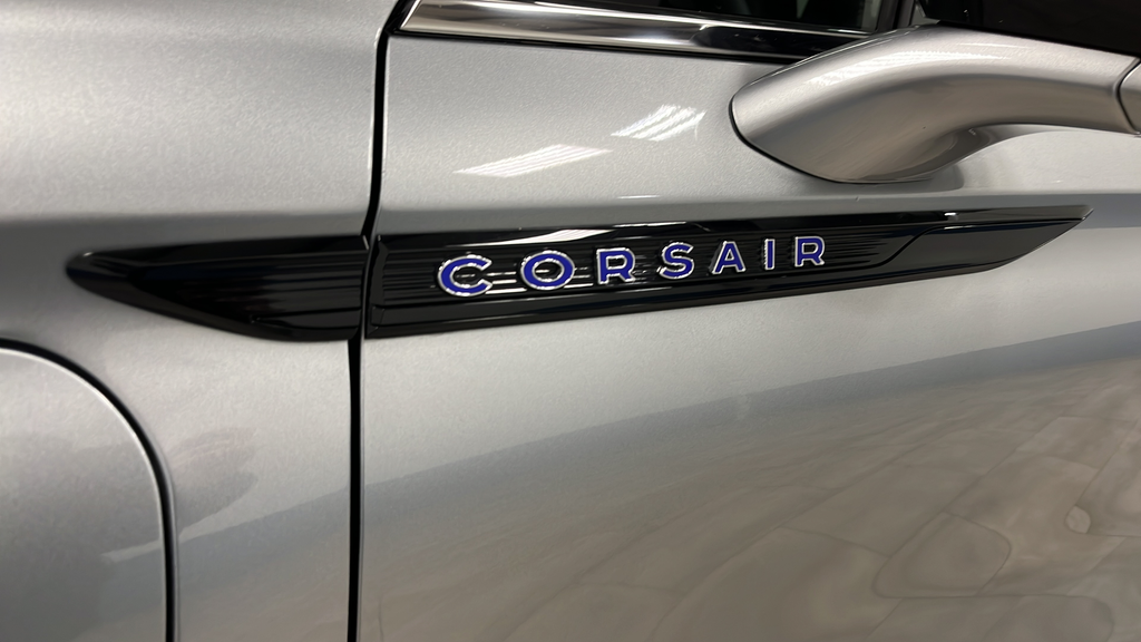Used 2024 Silver Radiance Metallic Clearcoat Lincoln Grand Touring image 40