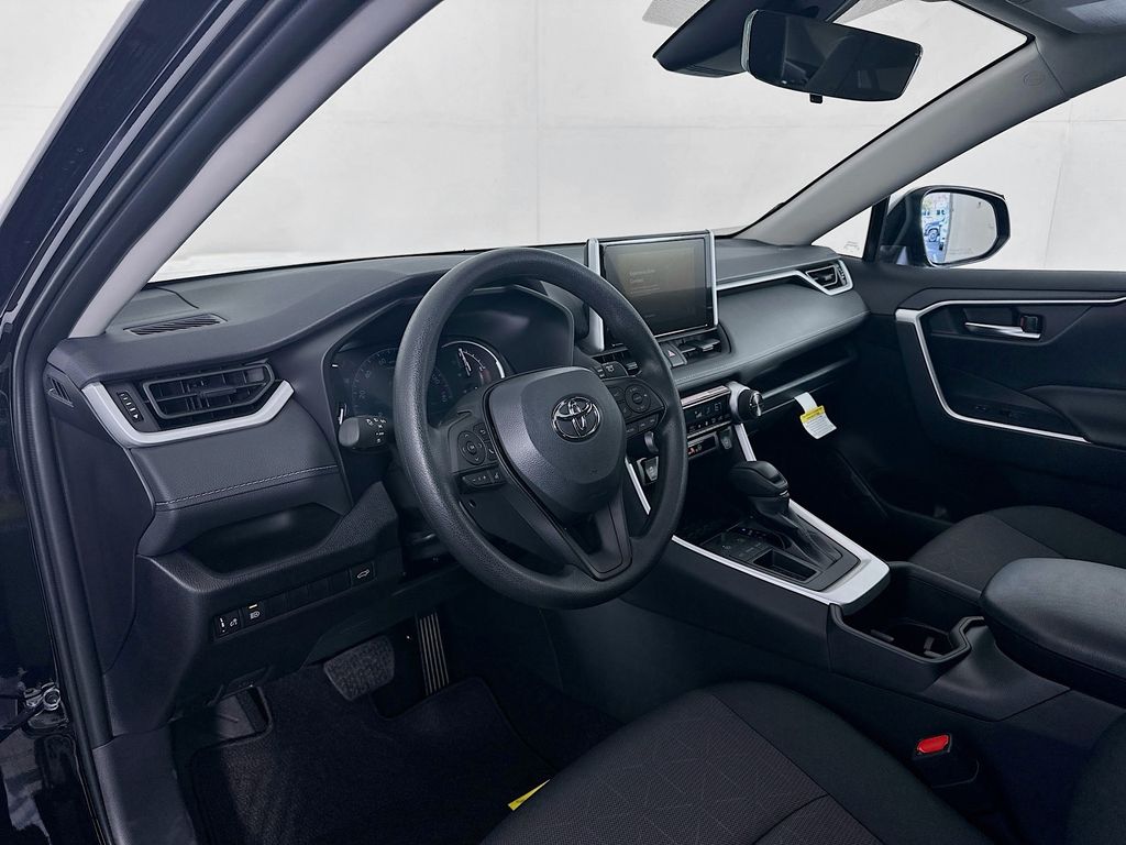 2025 Toyota RAV4 XLE 9