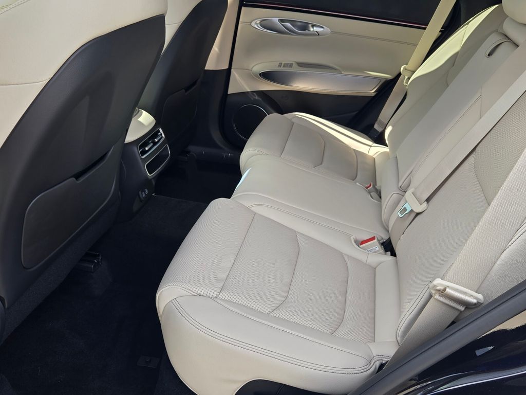 2027 Genesis Gv70