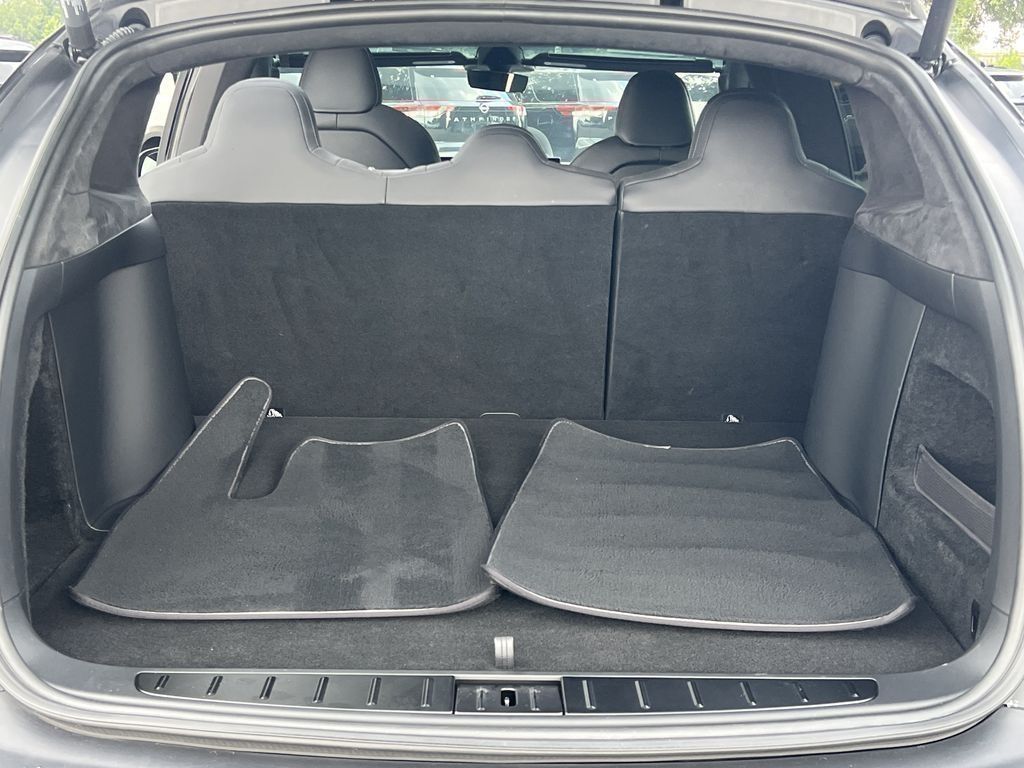 Used 2023  Tesla Standard Range image 16