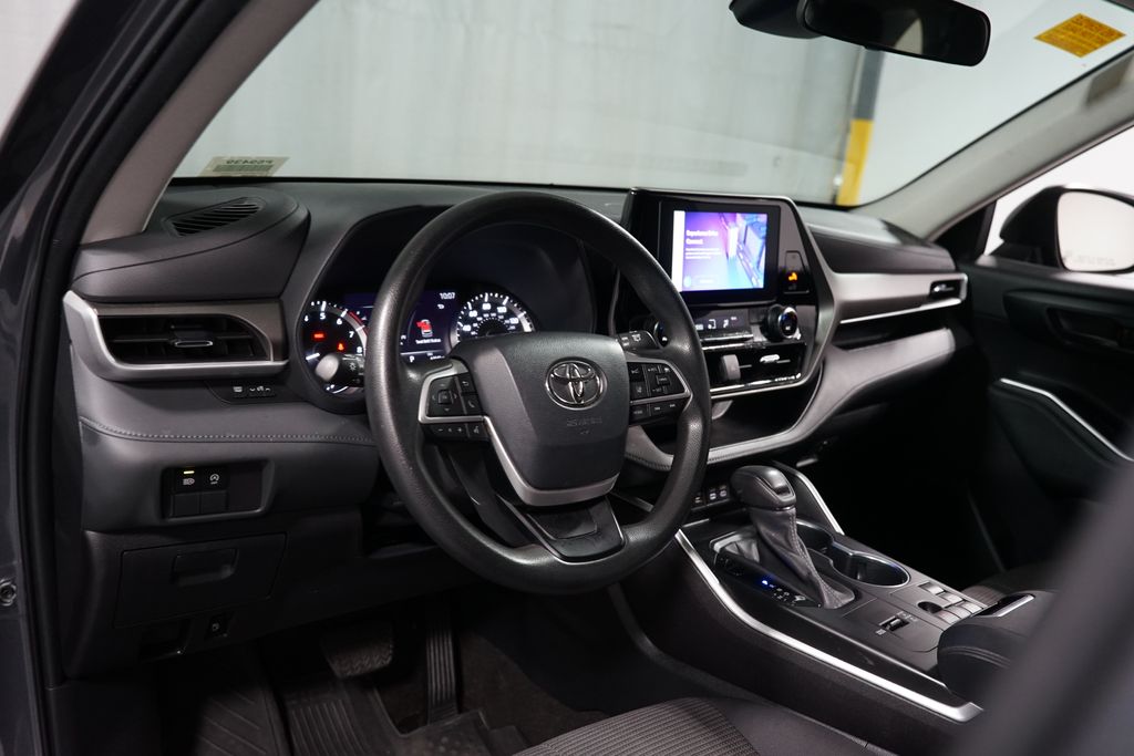 Thumbnail: 2023 Toyota Highlander - 11