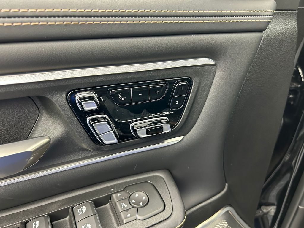 New 2026 Diamond Black Crystal Pearlcoat Ram Tungsten image 16