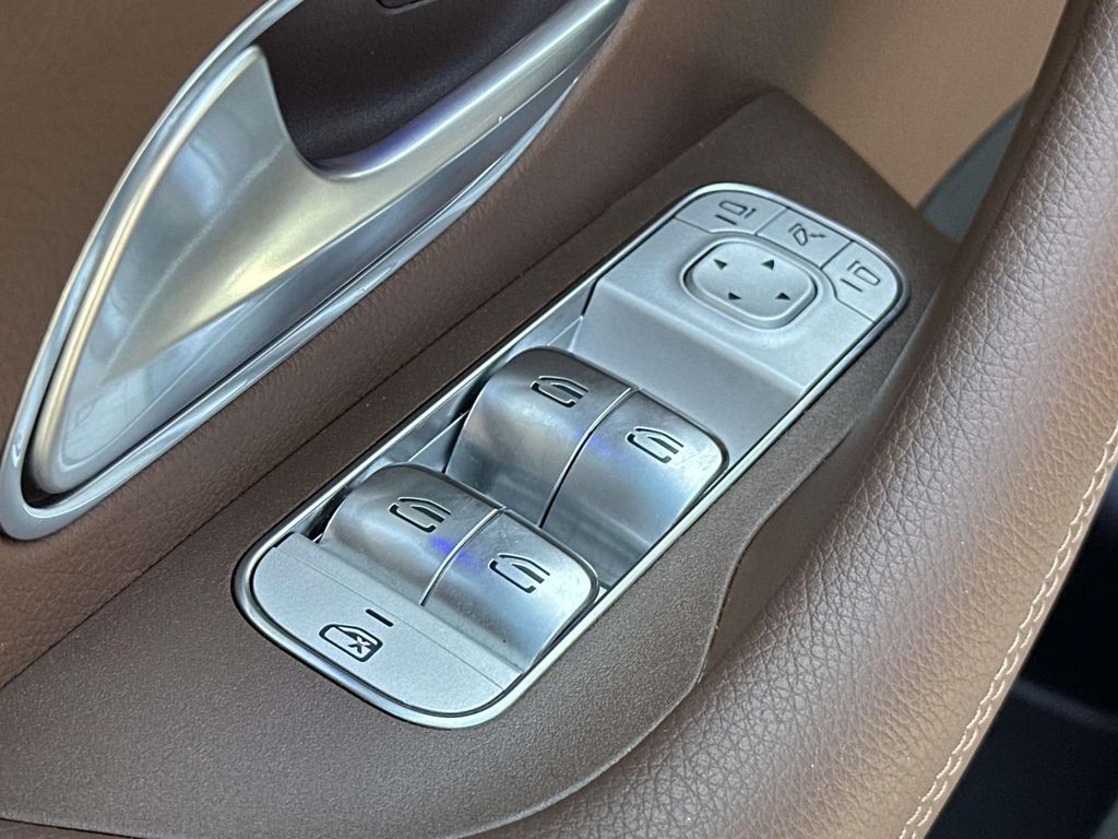 Thumbnail: 2025 Mercedes-Benz GLE - 30