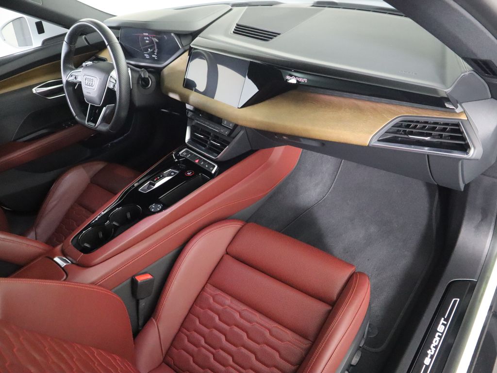 Thumbnail: 2023 Audi e-tron GT - 18