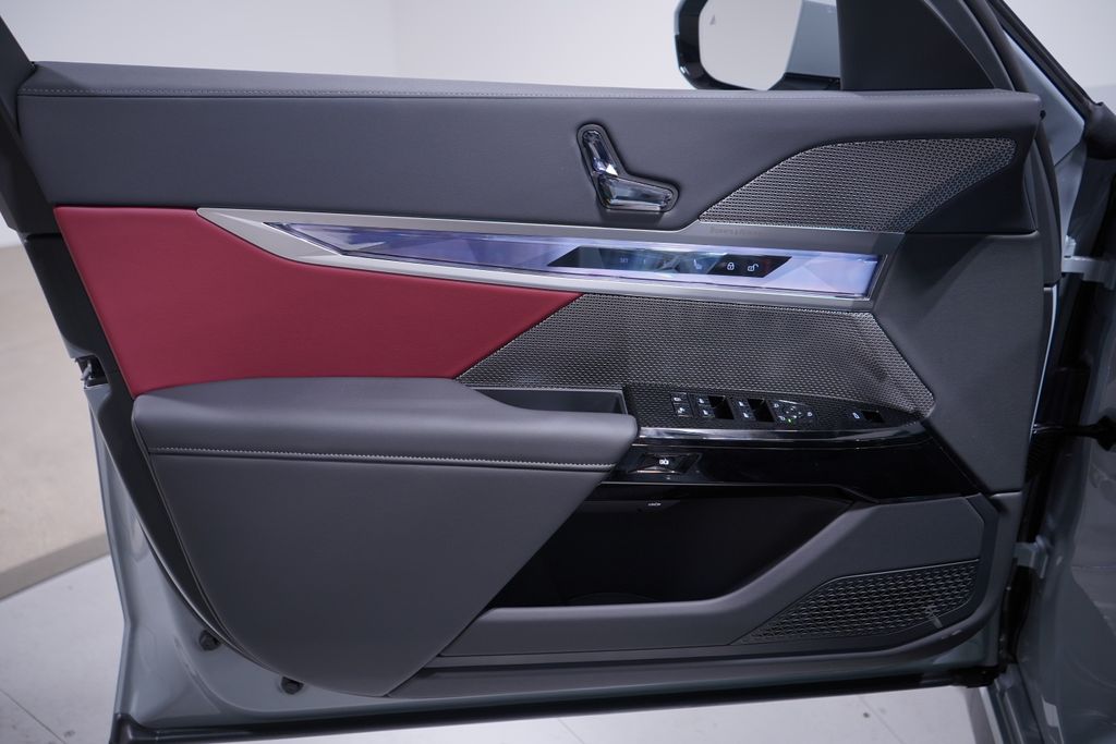 Thumbnail: 2026 BMW 7 Series - 13