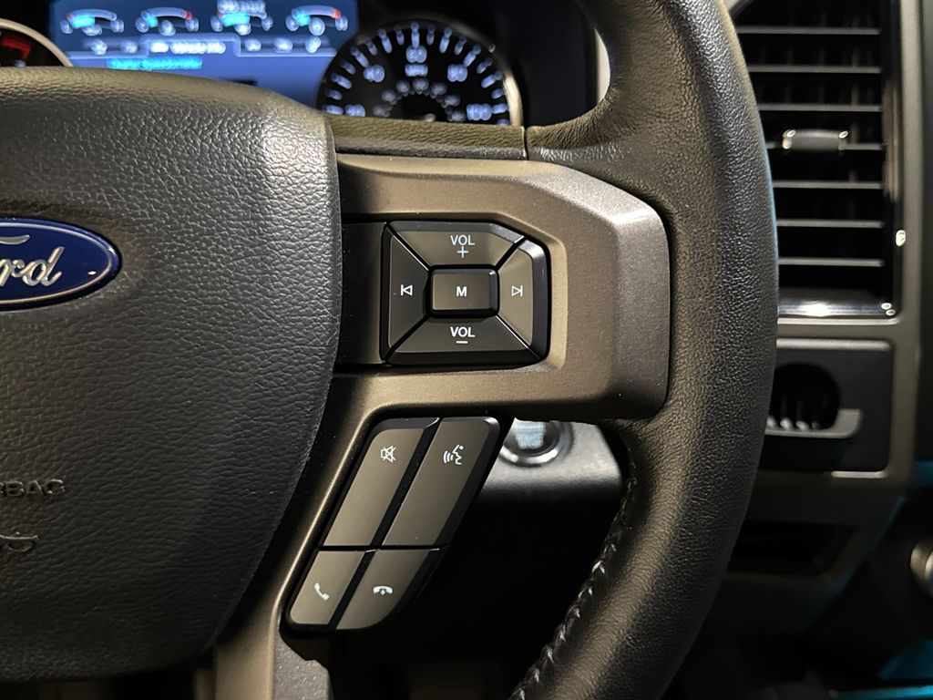 2019 White Platinum Clearcoat Metallic Ford Expedition Max XLT RWD SUV