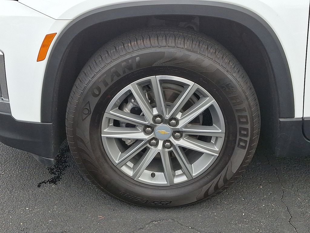 Thumbnail: 2023 Chevrolet Traverse - 8