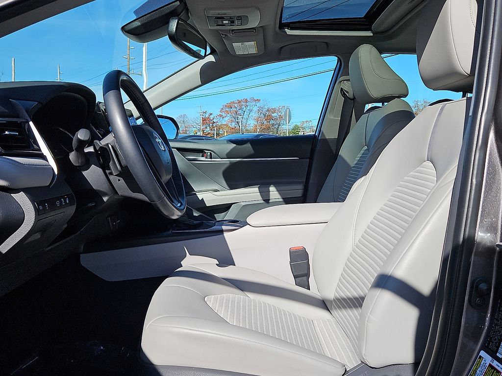 Thumbnail: 2021 Toyota Camry - 14