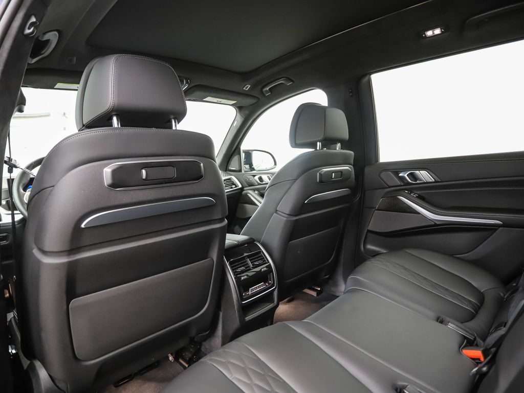 Thumbnail: 2025 BMW X7 - 20