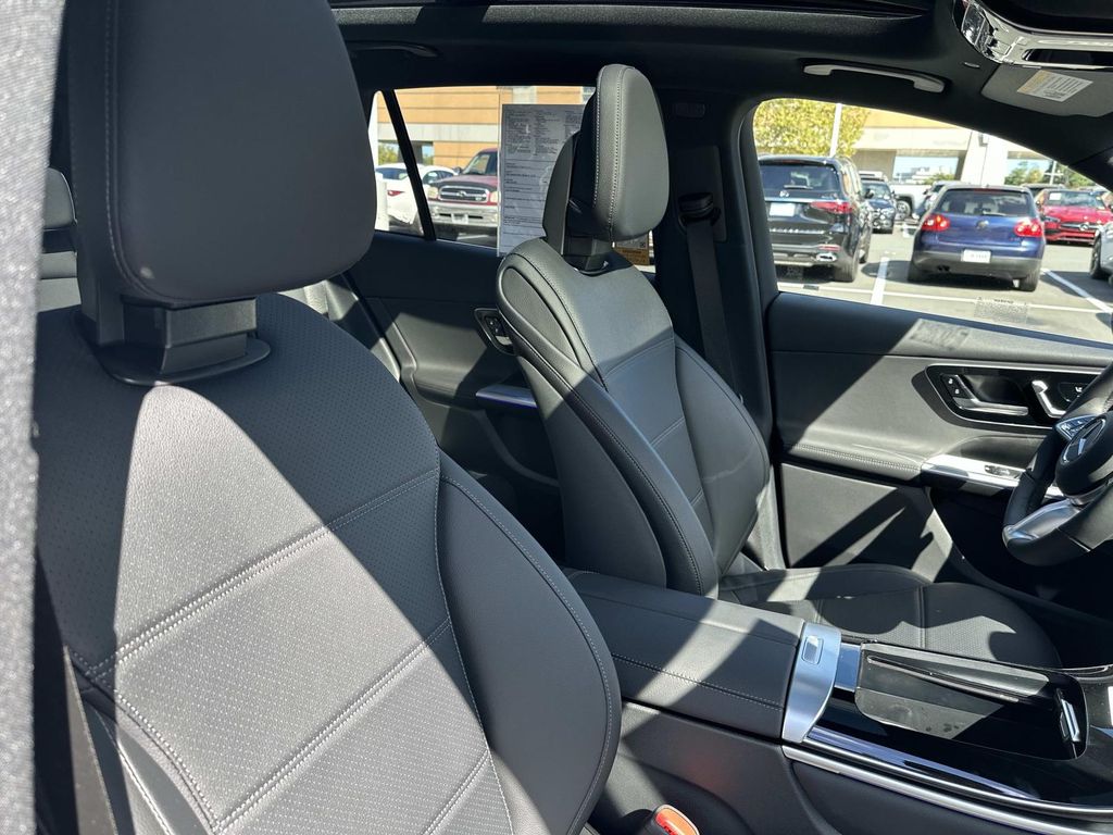 Thumbnail: 2025 Mercedes-Benz GLC - 22