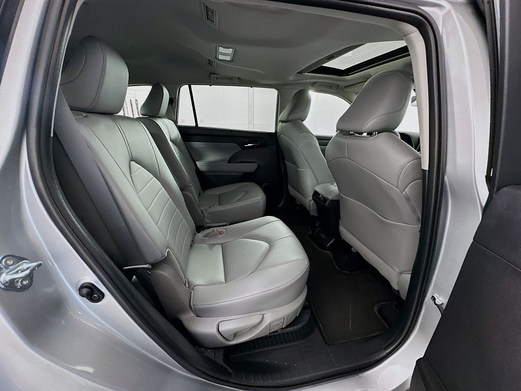 Thumbnail: 2024 Toyota Highlander - 27