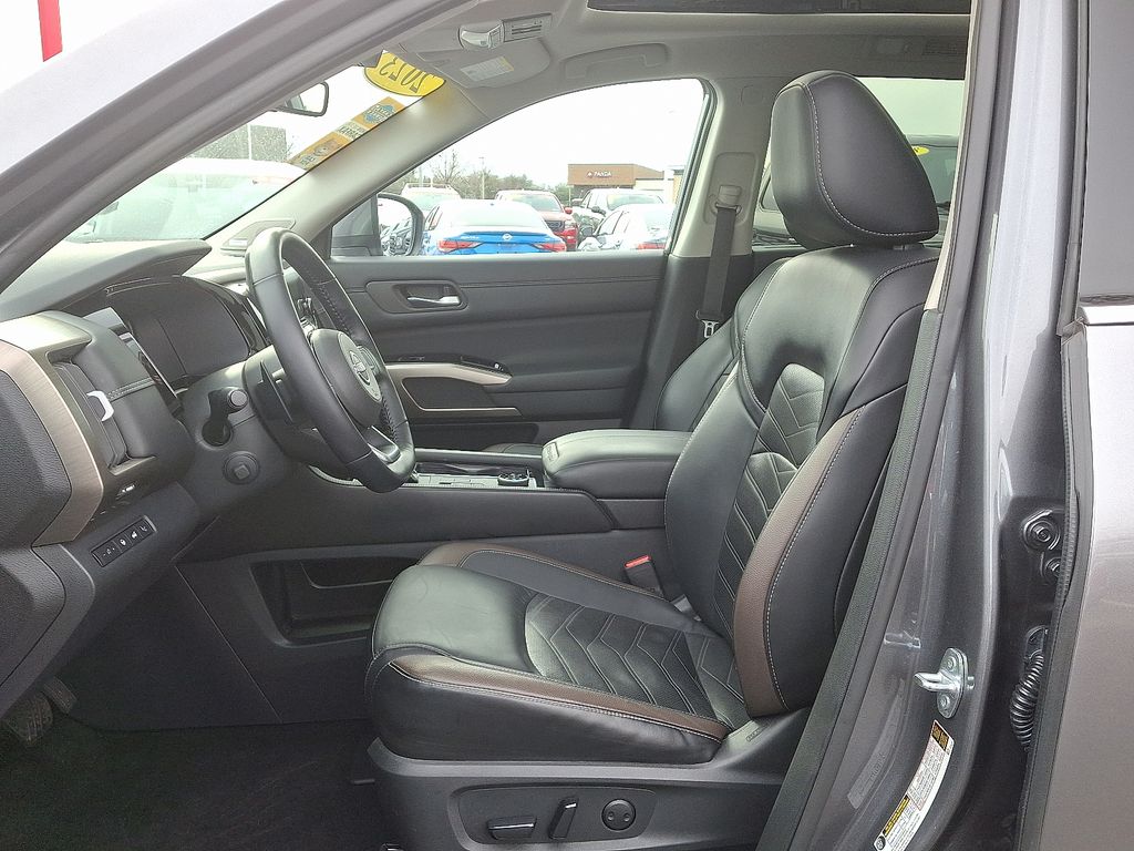 Thumbnail: 2023 Nissan Pathfinder - 14