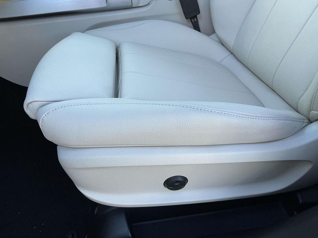 Thumbnail: 2025 Mercedes-Benz GLB - 16