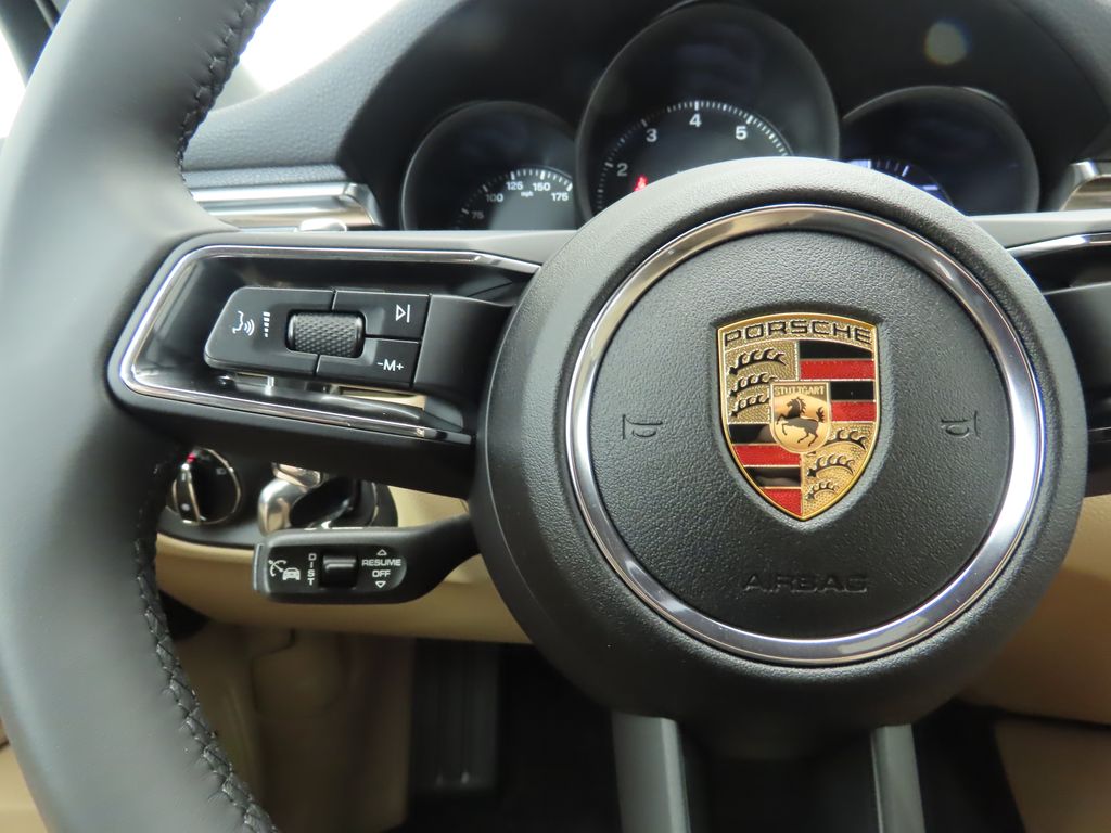 Thumbnail: 2025 Porsche Macan - 14