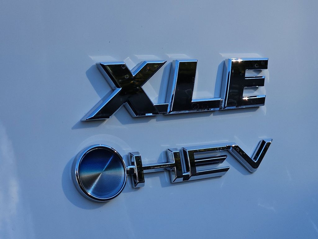 Thumbnail: 2025 Toyota RAV4 - 23